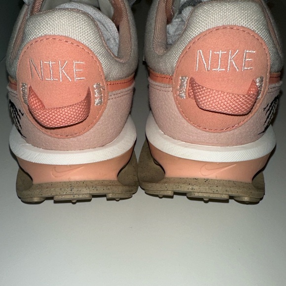 Nike Womens Air Max Pre-Day SE Next Nature Shoes - Picture 4 of 10